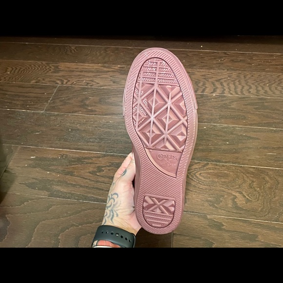 NEVER WORN burgundy leather converse - Picture 3 of 5